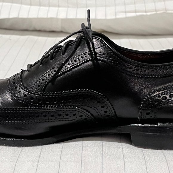 MAKE AN OFFER — Allen Edmonds McAllister Wingtip Oxford Dress Shoe, Size 8.5 EEE